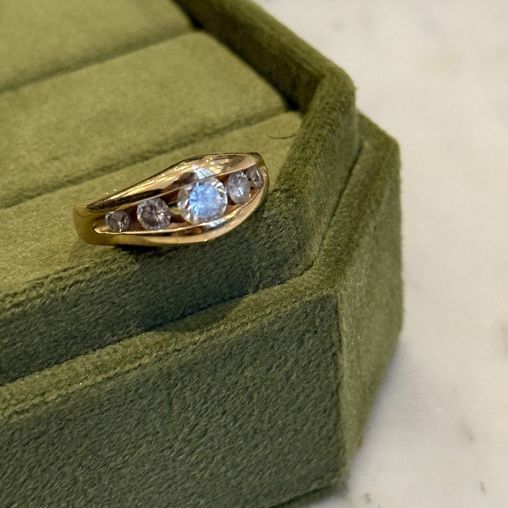 14k GOLD & DIAMOND 5 Stone Channel Set Gypsy Band Boat Ring, Circa 1980s–90s